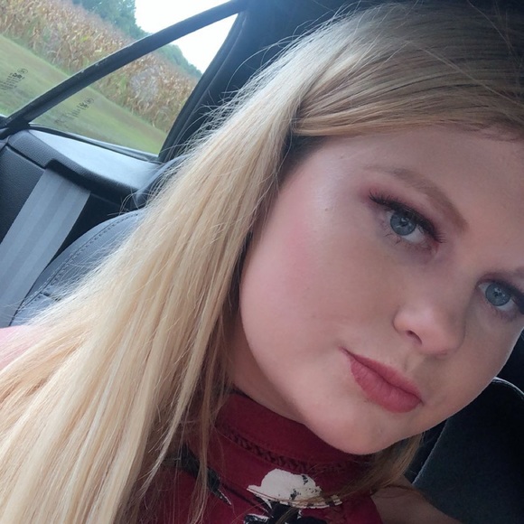 Meet your Posher, Allison - Picture 1 of 1